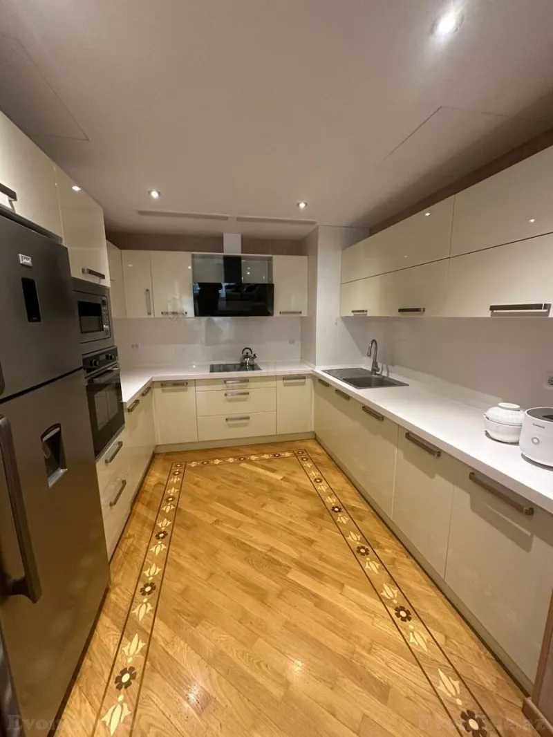 Kirayə verilir 3 otaqlı Mənzil Yeni tikili 140 m² Nəsimi r. - şəkil 10