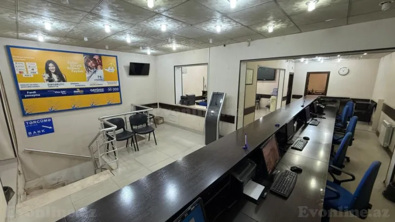 5 otaqlı Ofis 200 m² 8-ci mikrorayon Kirayə verilir
