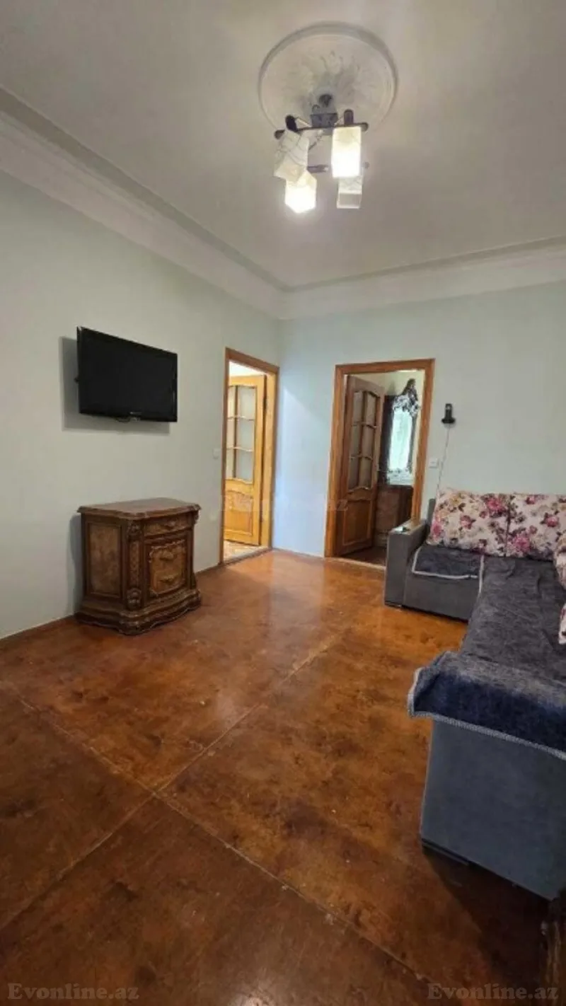 3 otaqlı Mənzil 55 m² 3-cü mikrorayon Satılır