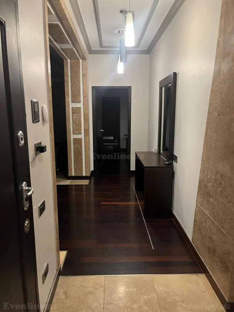 Kirayə verilir 3 otaqlı Mənzil Köhnə tikili 155 m² İçərişəhər m.