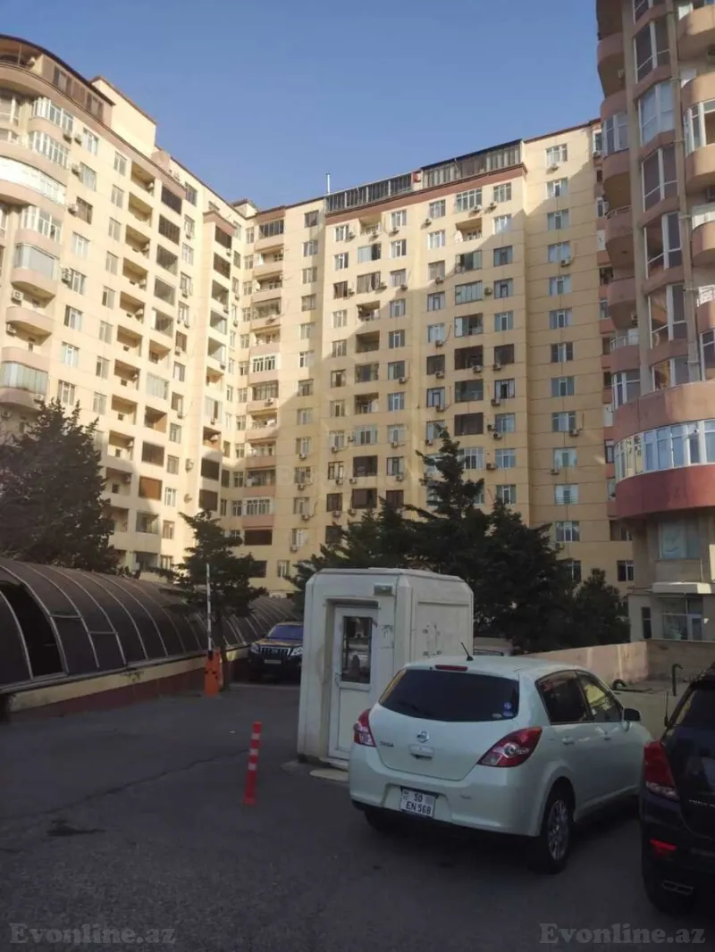 3 otaqlı Mənzil 71 m² 4-cü mikrorayon Satılır
