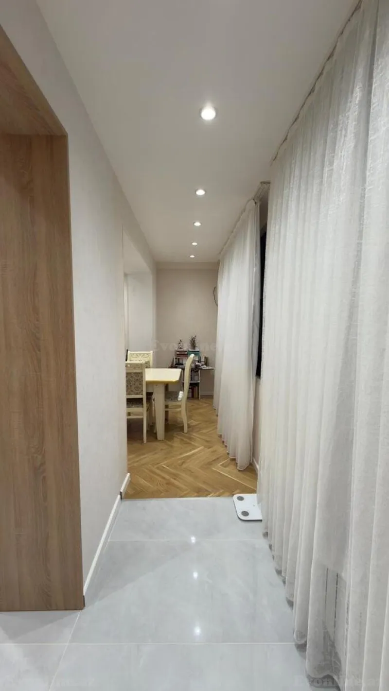 Satılır 2 otaqlı Mənzil Köhnə tikili 70 m² Badamdar - şəkil 3