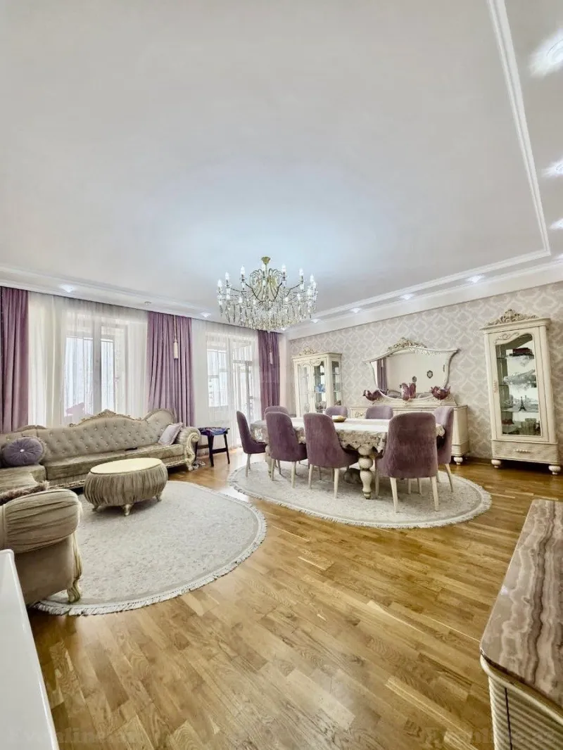 4 otaqlı Mənzil 167 m² İnşaatçılar m. Satılır