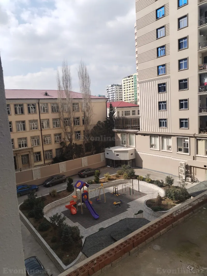 Satılır 2 otaqlı Mənzil Yeni tikili 90 m² 28 May m.