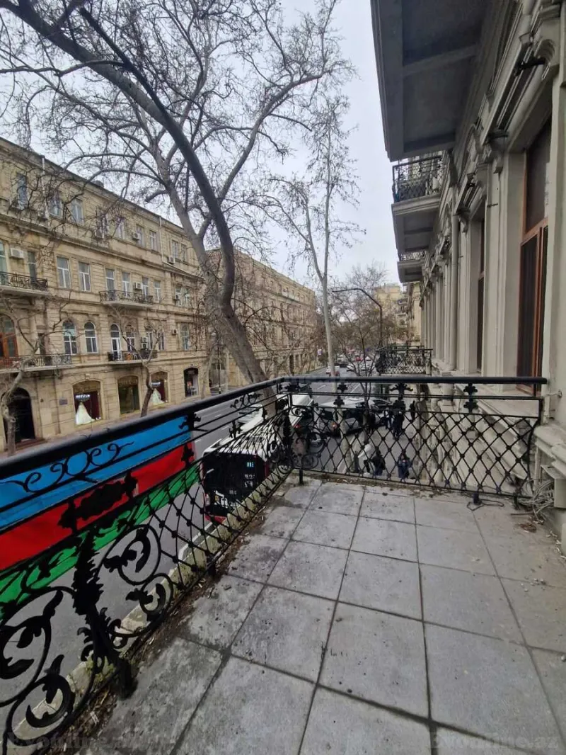 Satılır 5 otaqlı Mənzil Köhnə tikili 220 m² Sahil m. - şəkil 18