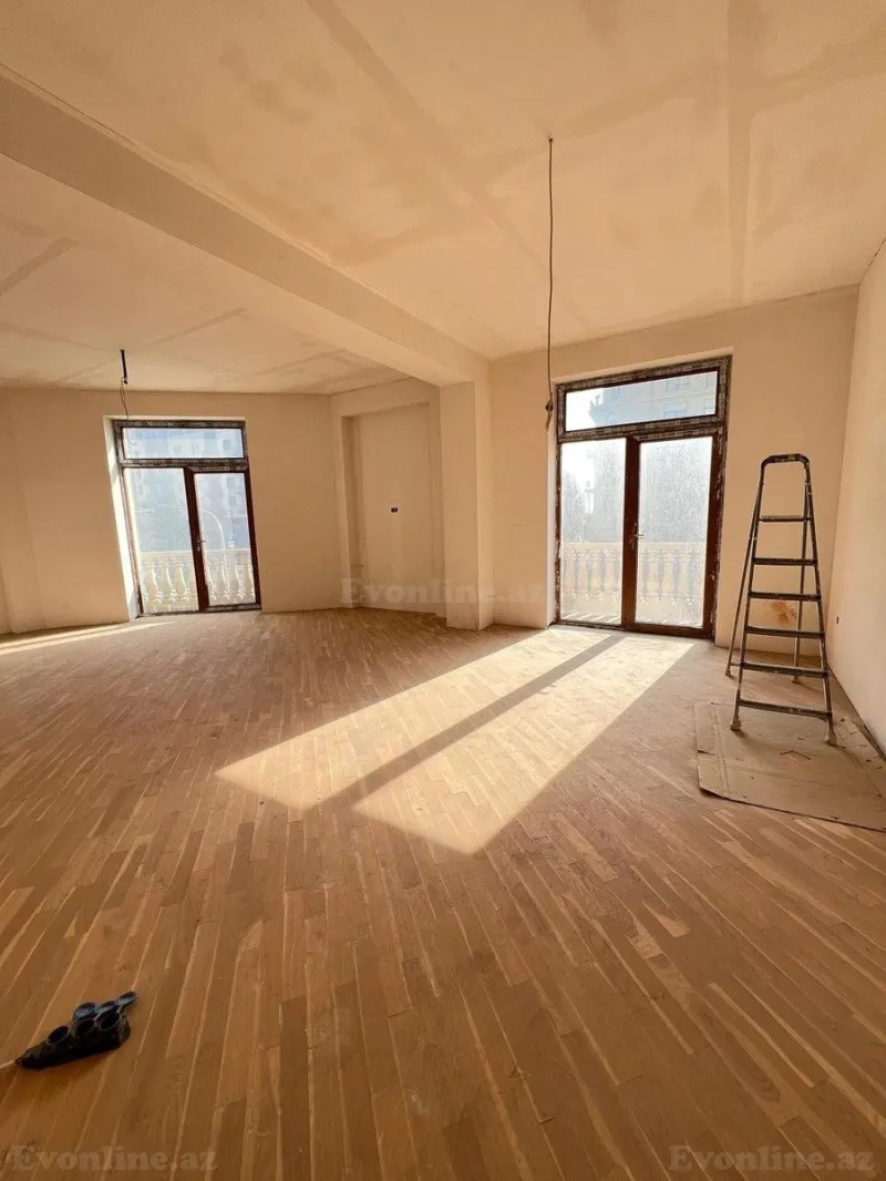 3 otaqlı Mənzil 130 m² Xətai r. Satılır