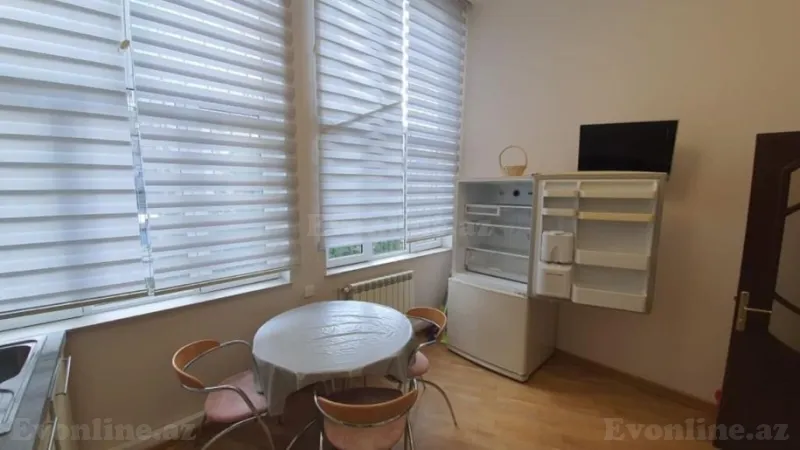 Kirayə verilir 4 otaqlı Mənzil Köhnə tikili 200 m² 28 May m. - şəkil 7