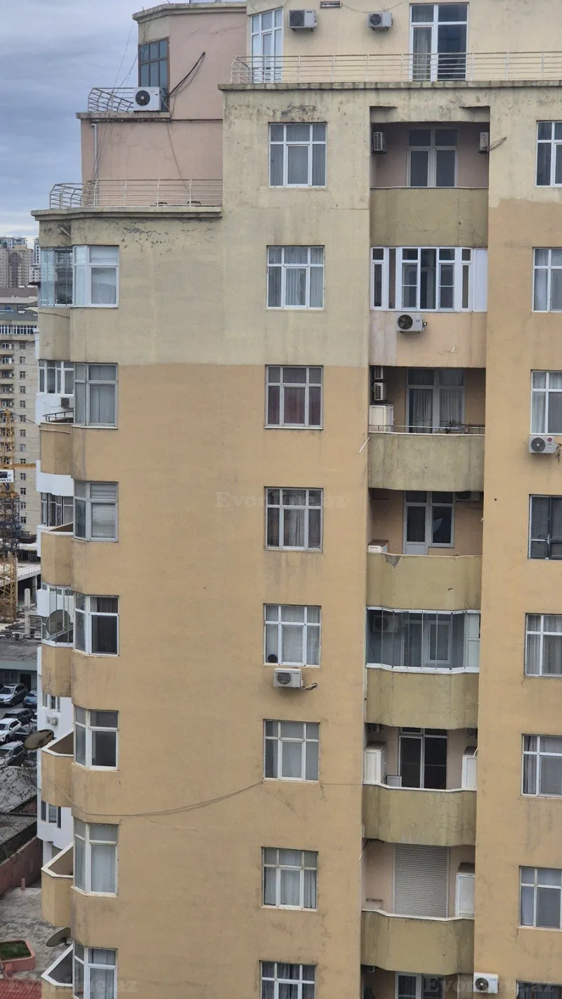 4 otaqlı Mənzil 168 m² 8 Noyabr m. Satılır