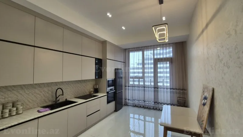 Satılır 4 otaqlı Mənzil Yeni tikili 168 m² 8 Noyabr m. - şəkil 2