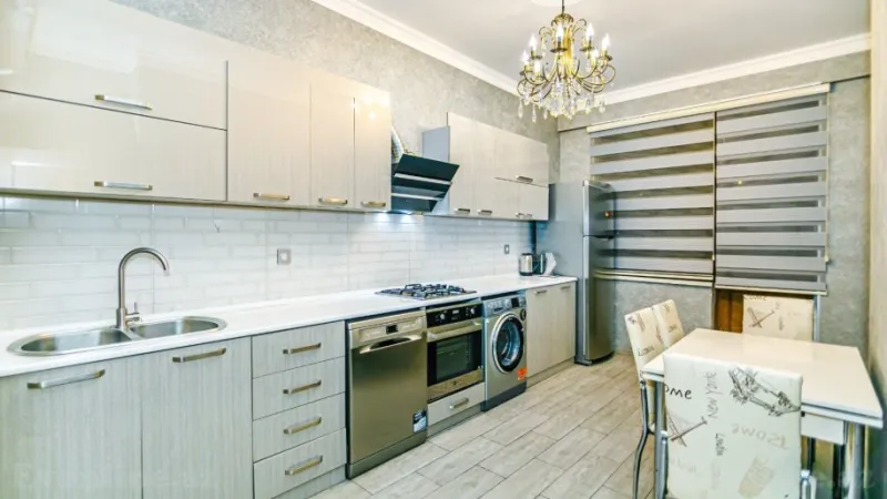 Kirayə verilir 3 otaqlı Mənzil Yeni tikili 140 m² Xətai m. - şəkil 3