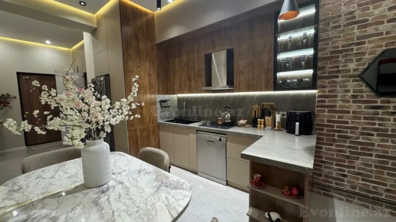 2 otaqlı Mənzil 87 m² 28 May m. Kirayə verilir