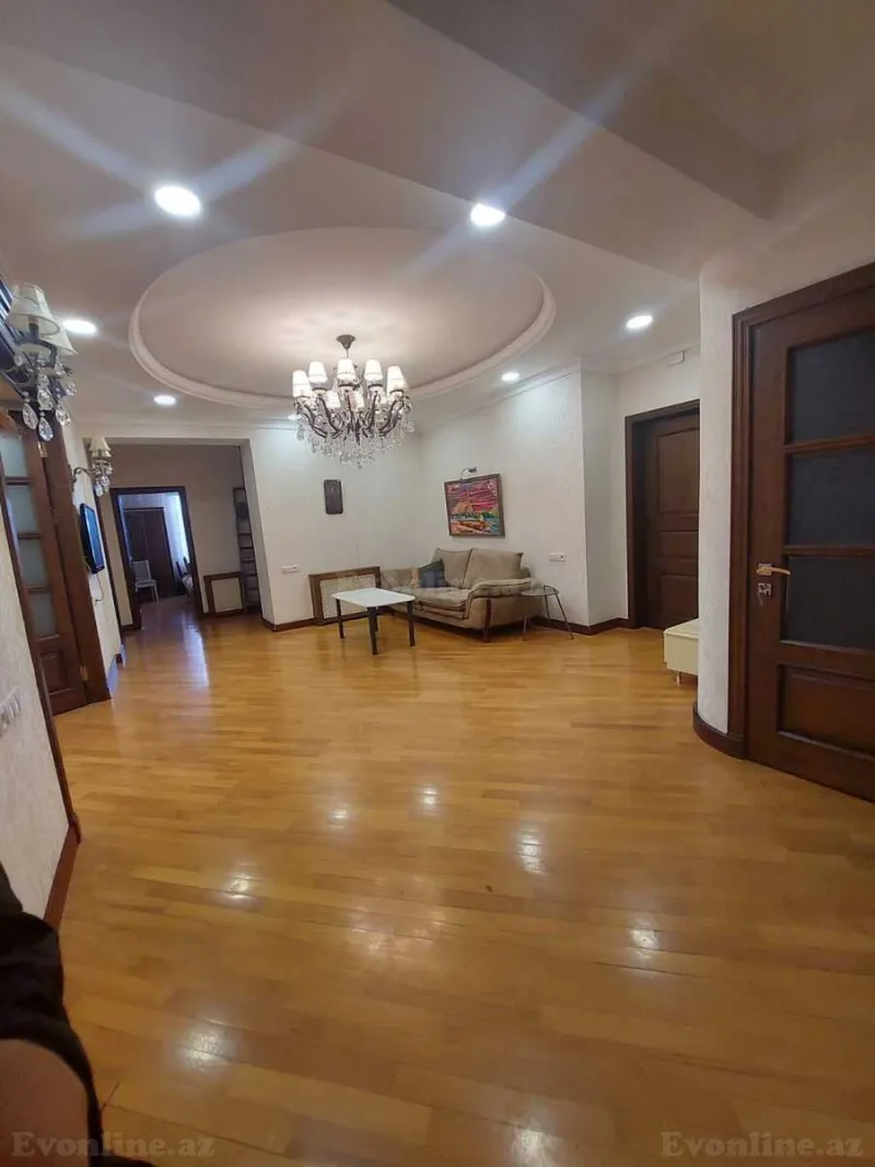 4 otaqlı Mənzil 162 m² Səbail r. Kirayə verilir
