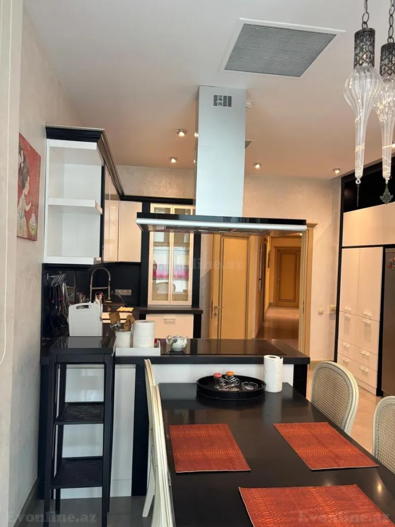 Kirayə verilir 4 otaqlı Mənzil Yeni tikili 170 m² İçərişəhər m. - şəkil 8