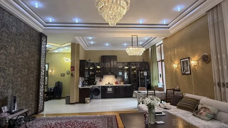 Satılır 4 otaqlı Mənzil Yeni tikili 200 m² Kubinka