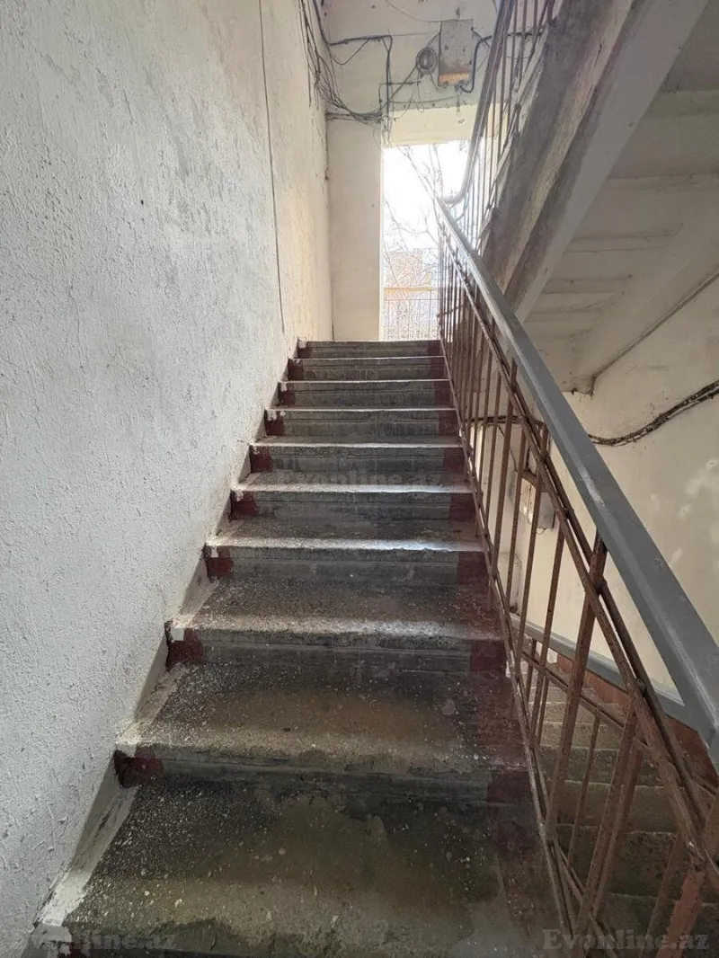 Satılır 2 otaqlı Mənzil Köhnə tikili 70 m² Yasamal - şəkil 2