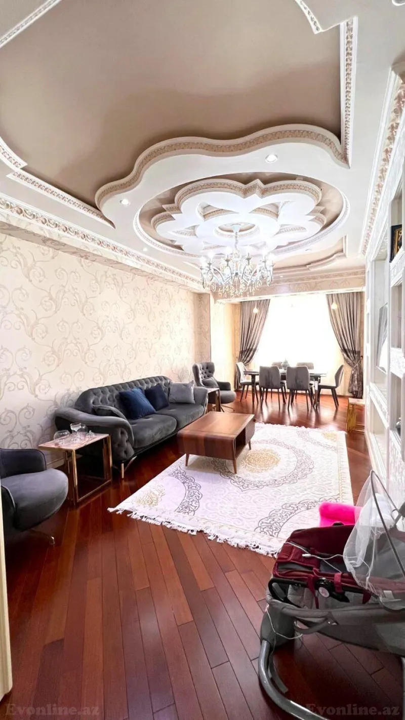 Satılır 4 otaqlı Mənzil Yeni tikili 168 m² Qara Qarayev m.
