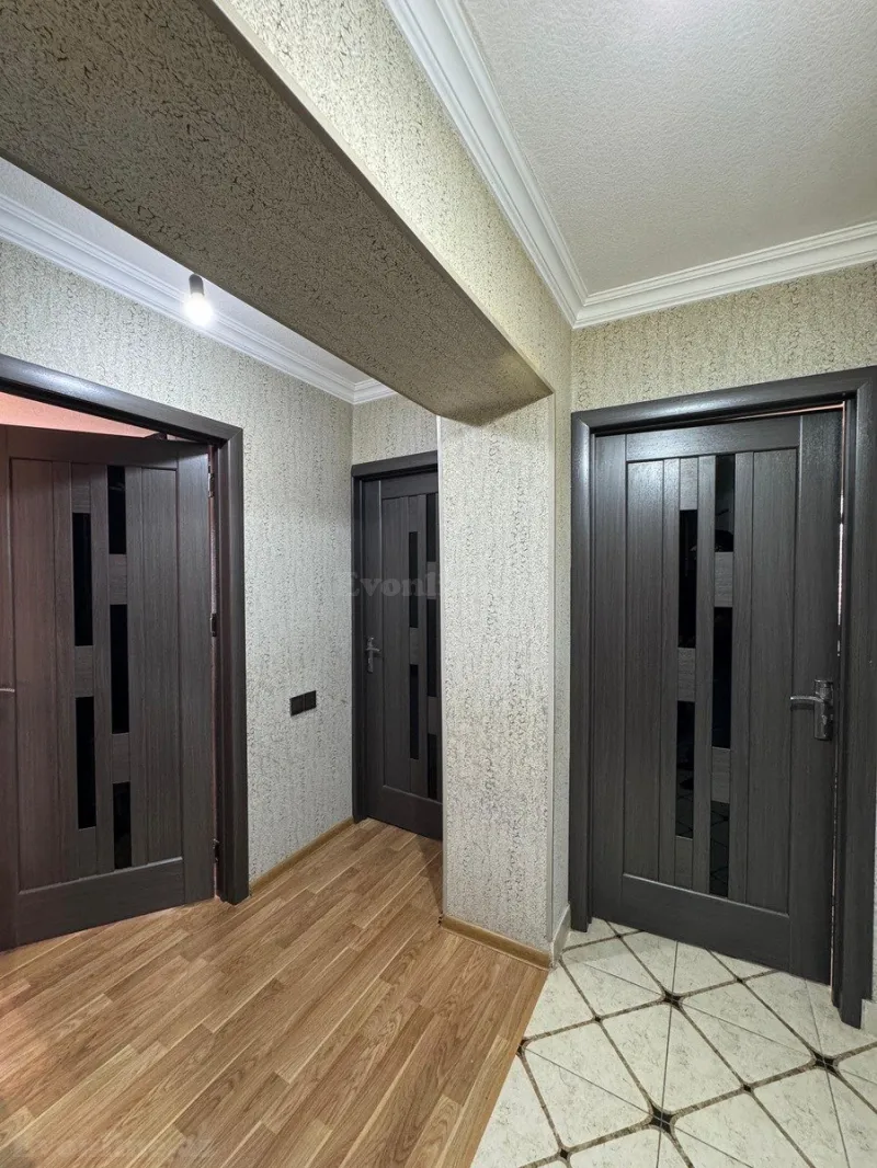 Satılır 2 otaqlı Mənzil Köhnə tikili 55 m² İnşaatçılar m. - şəkil 3
