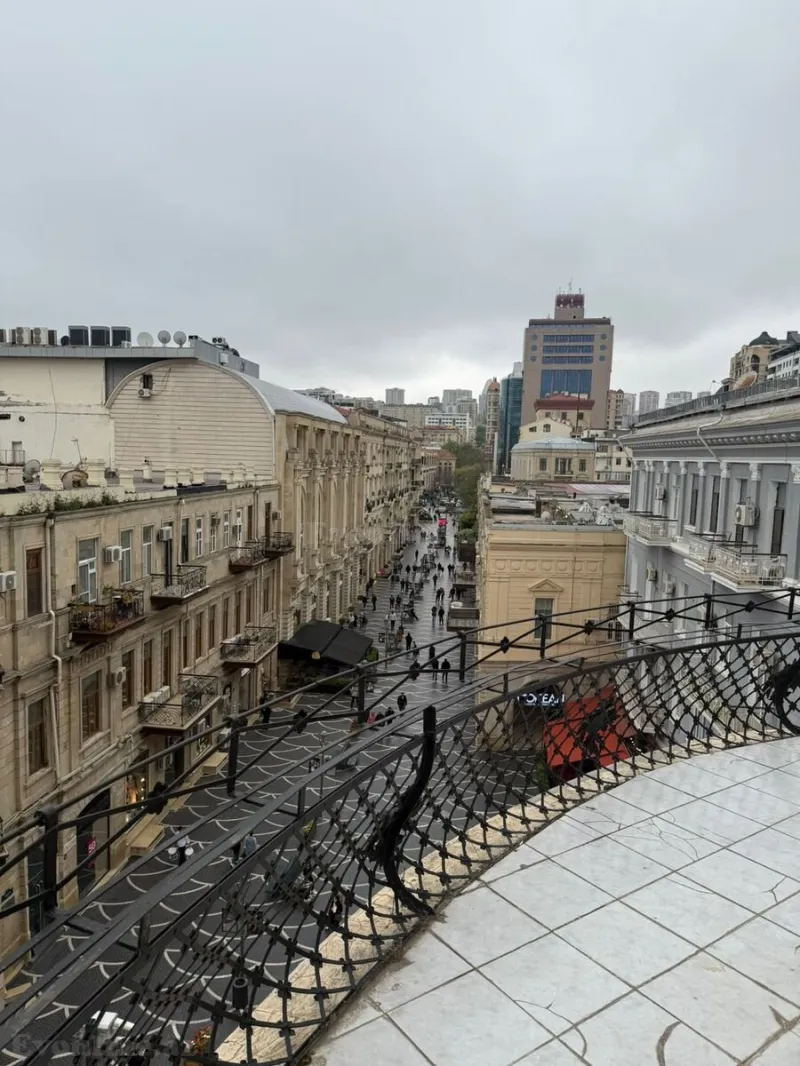 Satılır 7 otaqlı Mənzil Köhnə tikili 330 m² Sahil m.
