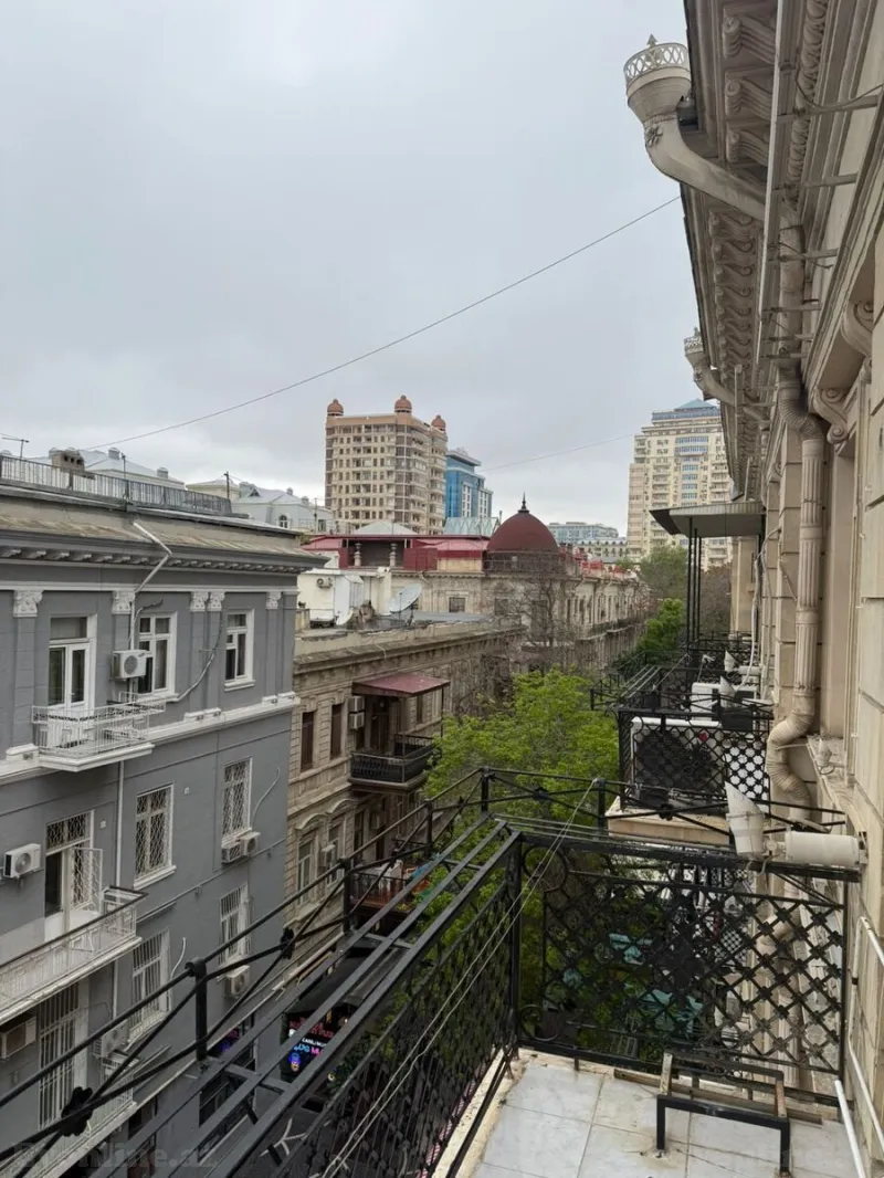 Satılır 7 otaqlı Mənzil Köhnə tikili 330 m² Sahil m. - şəkil 3
