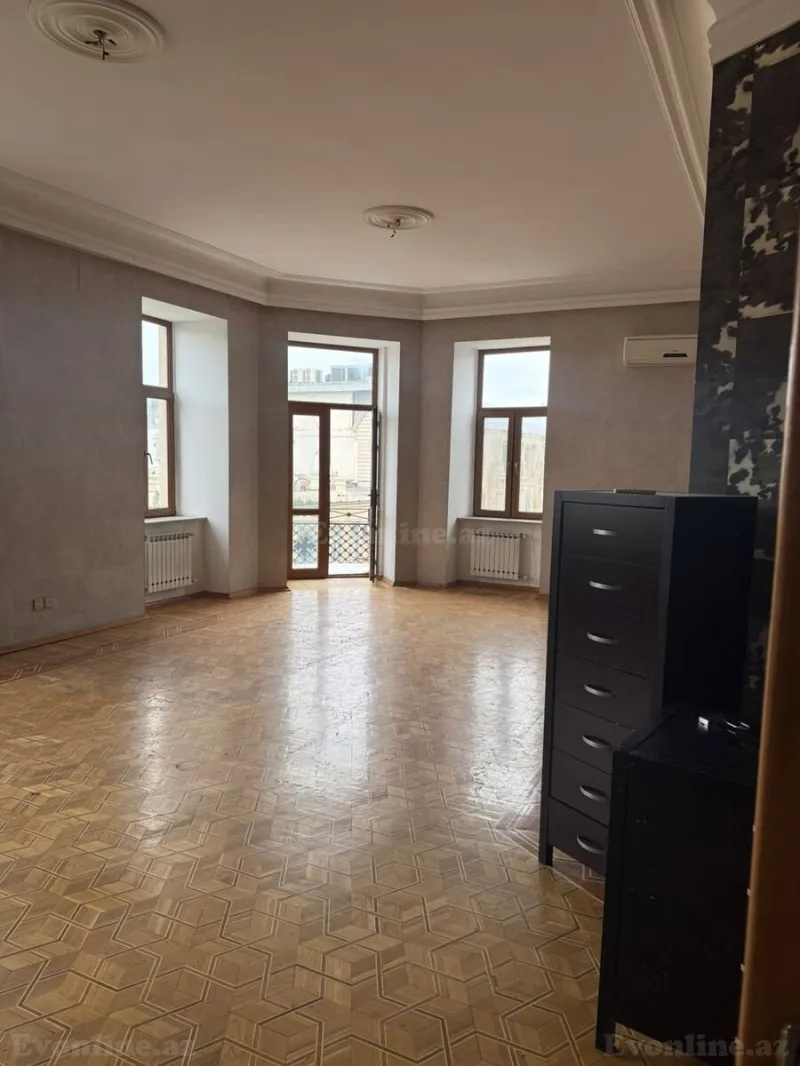 Satılır 7 otaqlı Mənzil Köhnə tikili 330 m² Sahil m. - şəkil 7