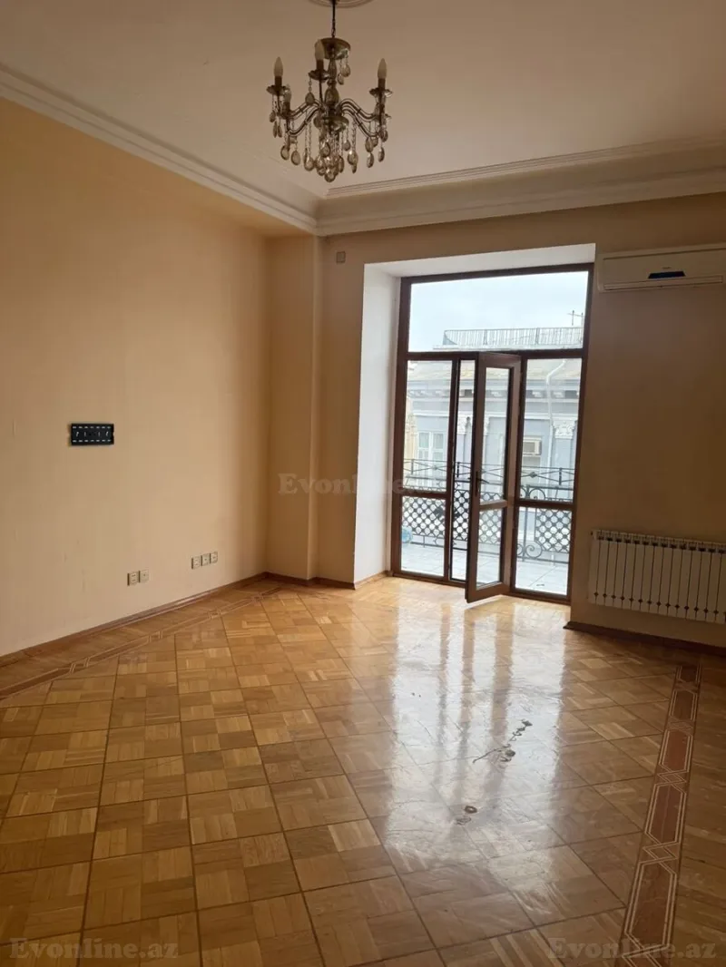 Satılır 7 otaqlı Mənzil Köhnə tikili 330 m² Sahil m. - şəkil 9