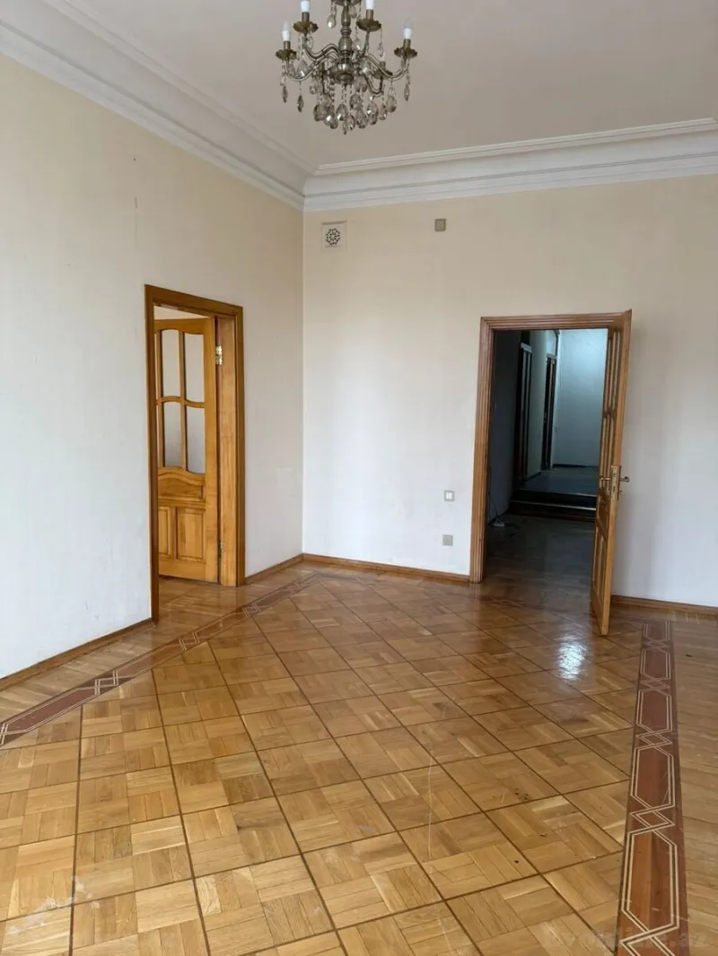 Satılır 7 otaqlı Mənzil Köhnə tikili 330 m² Sahil m. - şəkil 10