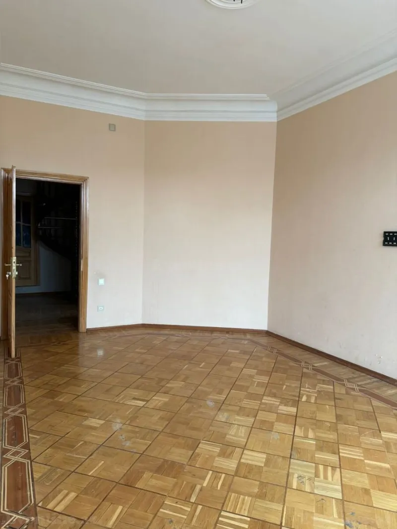 Satılır 7 otaqlı Mənzil Köhnə tikili 330 m² Sahil m. - şəkil 11