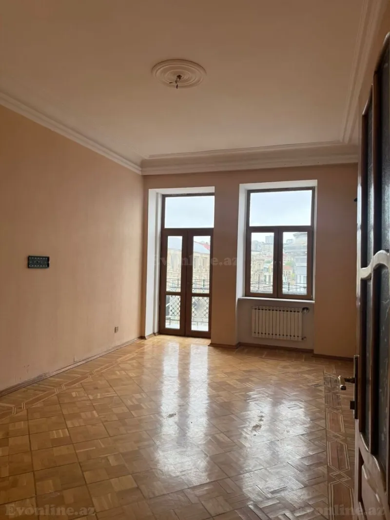 Satılır 7 otaqlı Mənzil Köhnə tikili 330 m² Sahil m. - şəkil 21