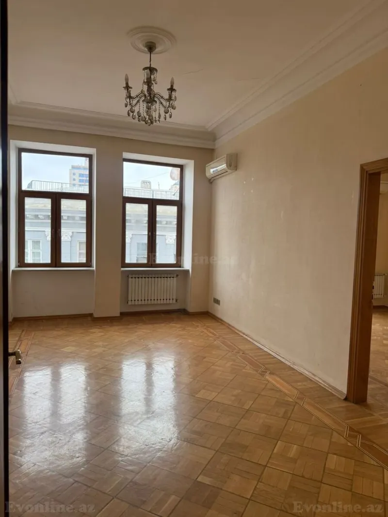 Satılır 7 otaqlı Mənzil Köhnə tikili 330 m² Sahil m. - şəkil 24