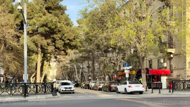 Satılır 3 otaqlı Mənzil Köhnə tikili 80 m² Elmlər Akademiyası m.