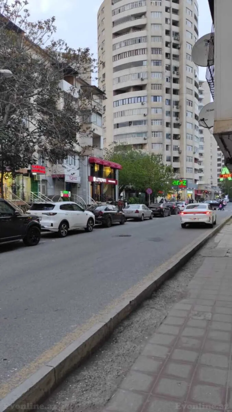 Satılır 1 otaqlı Mənzil Köhnə tikili 40 m² Elmlər Akademiyası m.