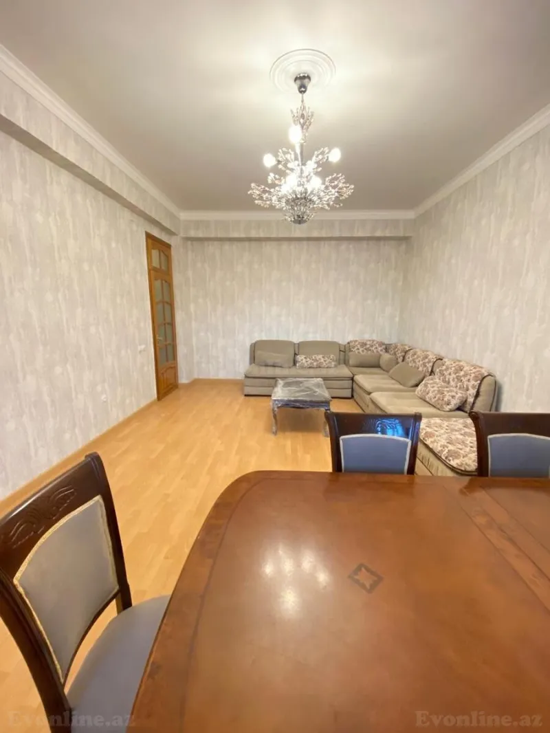 Kirayə verilir 3 otaqlı Mənzil Köhnə tikili 80 m² 8-ci mikrorayon