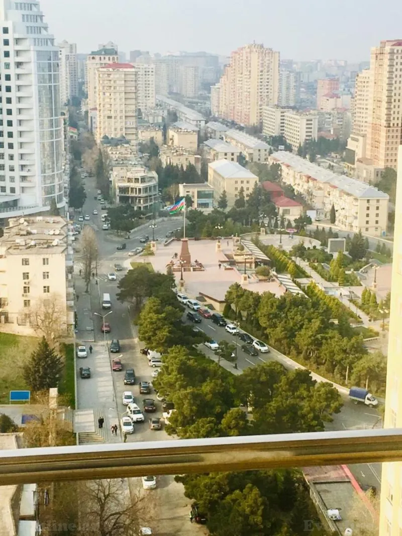 Satılır 4 otaqlı Mənzil Yeni tikili 185 m² Elmlər Akademiyası m. - şəkil 2