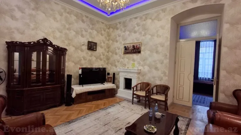 Satılır 3 otaqlı Mənzil Köhnə tikili 110 m² Sahil m.