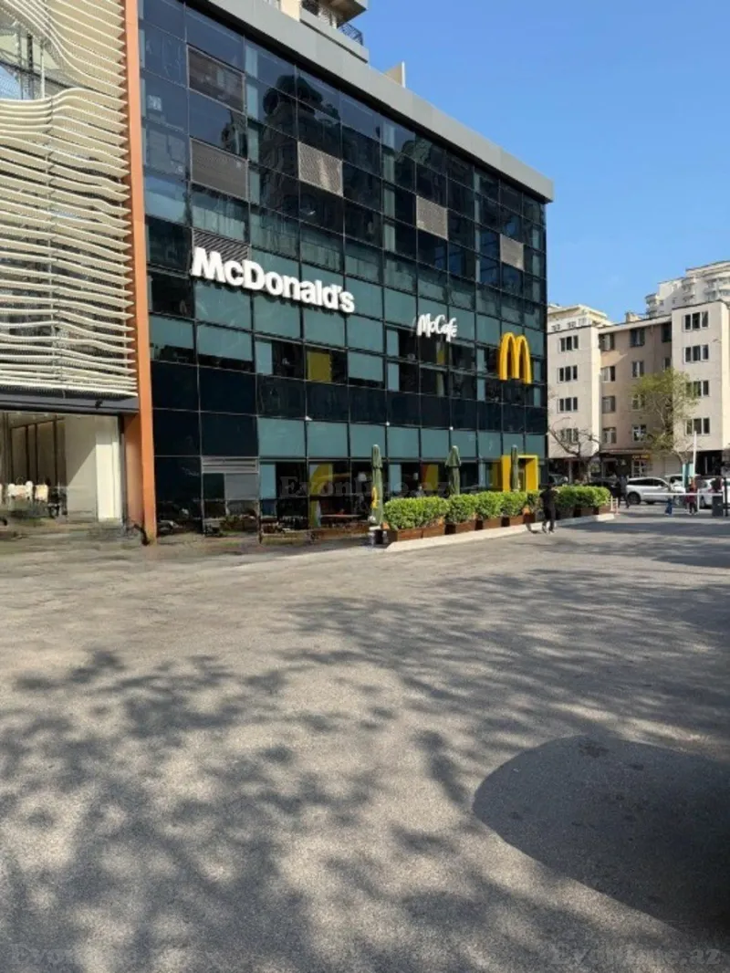 Kirayə verilir 3 otaqlı Mənzil Yeni tikili 150 m² Nəsimi r.