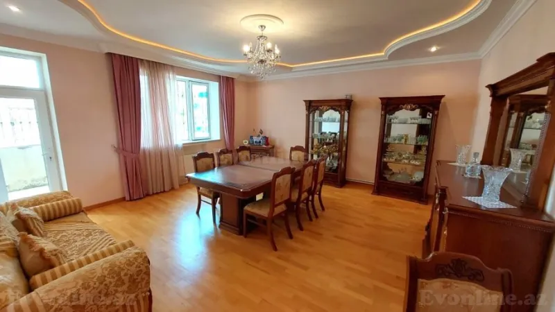 Kirayə verilir 3 otaqlı Mənzil Yeni tikili 140 m² 8 Noyabr m.