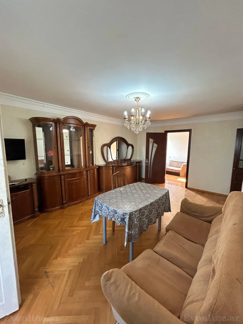Satılır 4 otaqlı Mənzil Köhnə tikili 75 m² Memar Əcəmi m. - şəkil 2