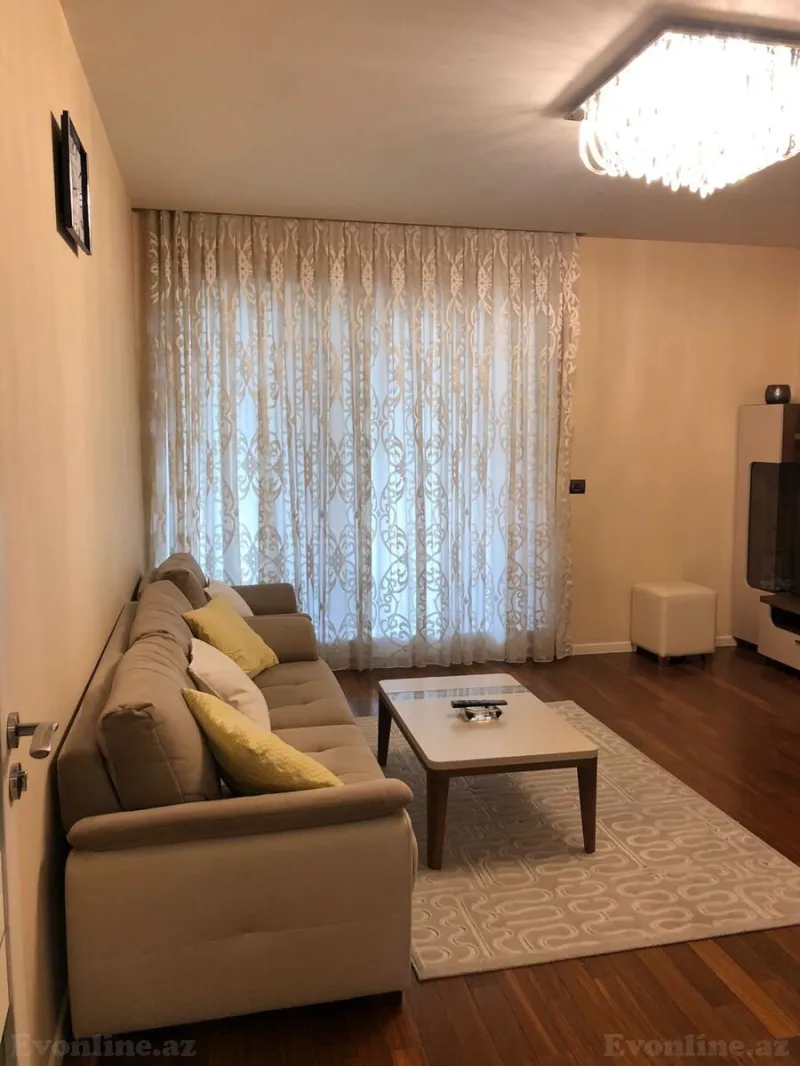 Kirayə verilir 3 otaqlı Mənzil Yeni tikili 130 m² Səbail r. - şəkil 2