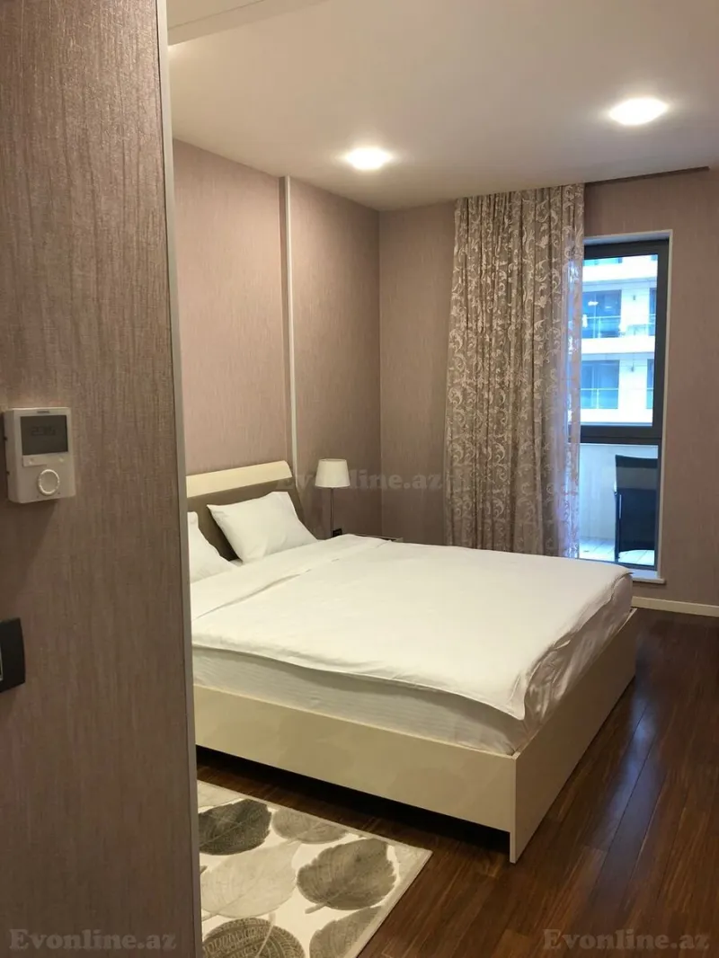 Kirayə verilir 3 otaqlı Mənzil Yeni tikili 130 m² Səbail r. - şəkil 6