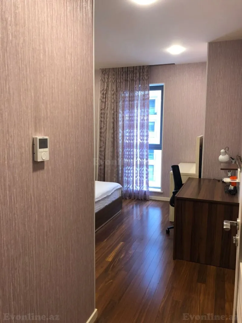 Kirayə verilir 3 otaqlı Mənzil Yeni tikili 130 m² Səbail r. - şəkil 10