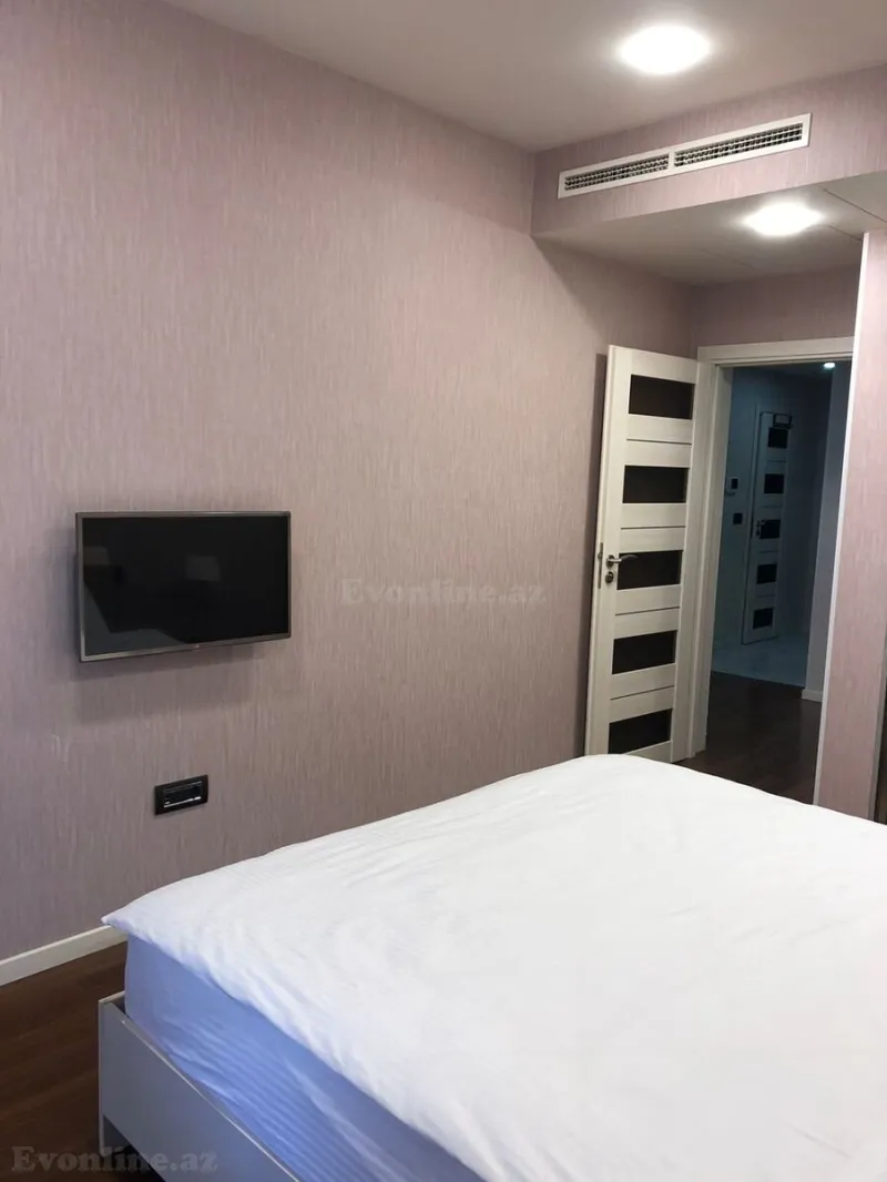 Kirayə verilir 3 otaqlı Mənzil Yeni tikili 130 m² Səbail r. - şəkil 13