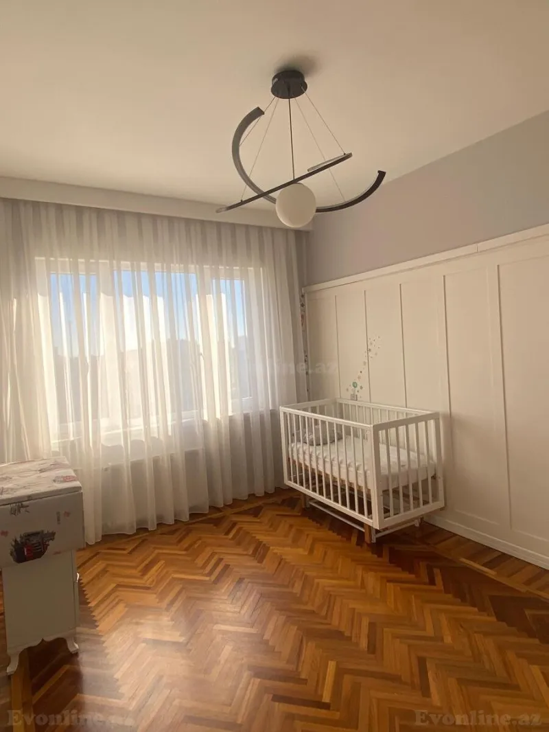 3 otaqlı Mənzil 90 m² 4-cü mikrorayon Satılır