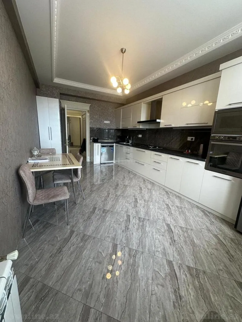 Kirayə verilir 3 otaqlı Mənzil Yeni tikili 140 m² Xətai m. - şəkil 5