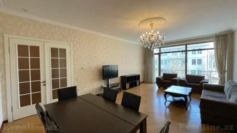 Kirayə verilir 3 otaqlı Mənzil Yeni tikili 150 m² İçərişəhər m.