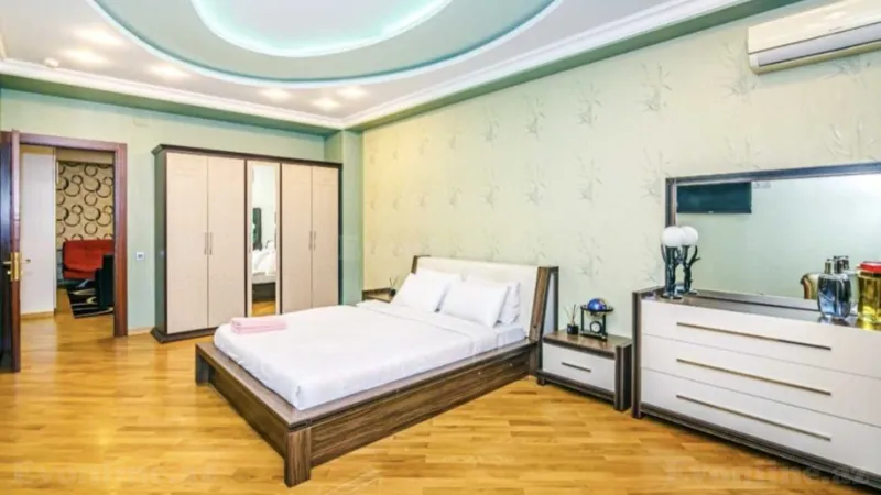 Kirayə verilir 3 otaqlı Mənzil Yeni tikili 220 m² 28 May m. - şəkil 4