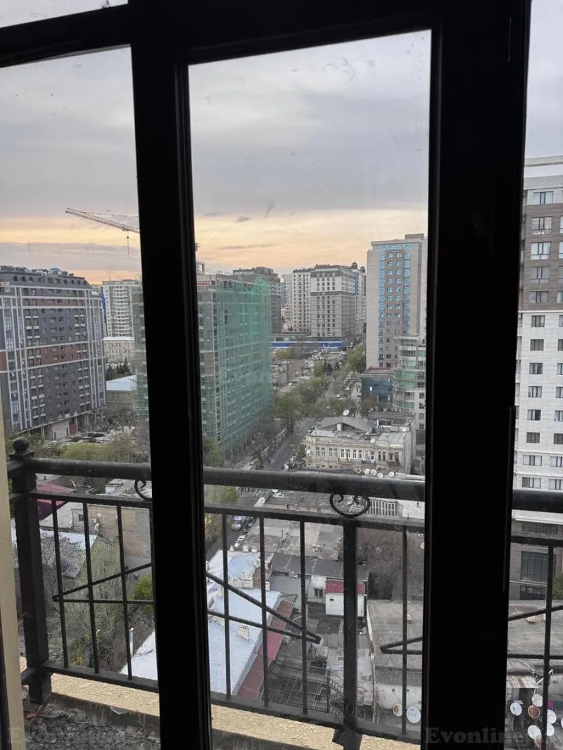 Satılır 3 otaqlı Mənzil Yeni tikili 100 m² 28 May m. - şəkil 3