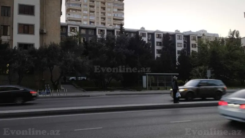 Satılır 3 otaqlı Mənzil Köhnə tikili 60 m² İnşaatçılar m. - şəkil 2