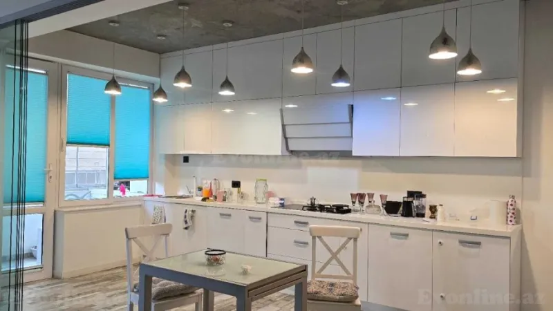 3 otaqlı Mənzil 149 m² 8 Noyabr m. Kirayə verilir