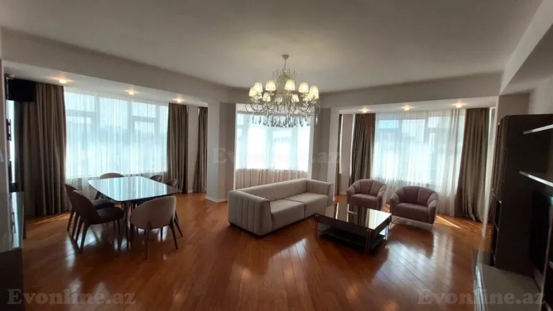 3 otaqlı Mənzil 150 m² İçərişəhər m. Kirayə verilir