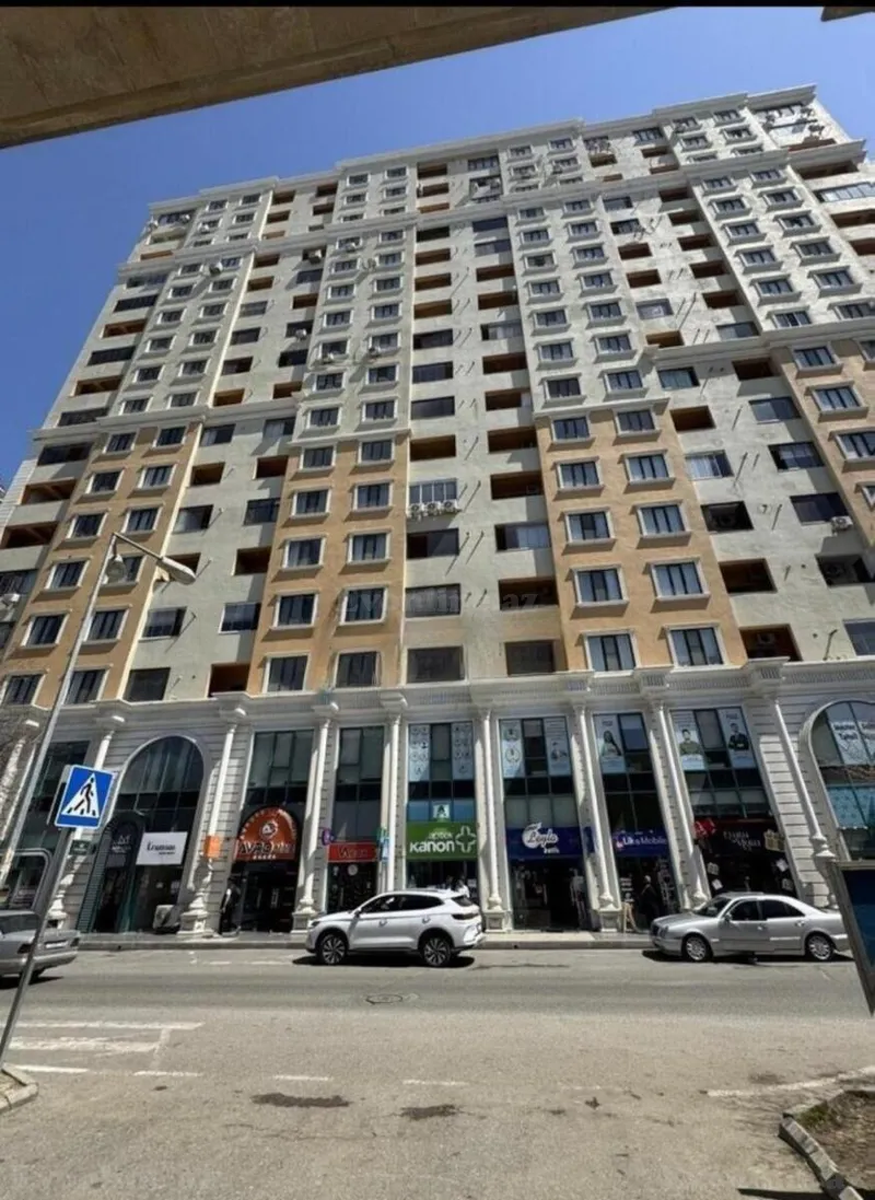 3 otaqlı Mənzil 122 m² İnşaatçılar m. Satılır